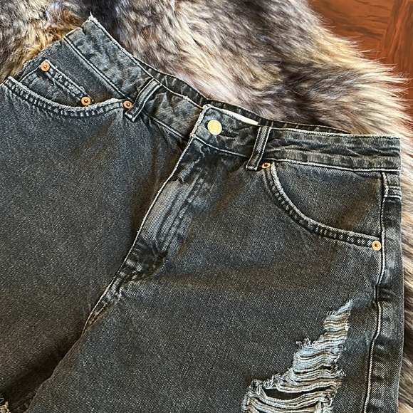 Topshop Women’s Black Distressed Jean Shorts - Picture 2 of 7